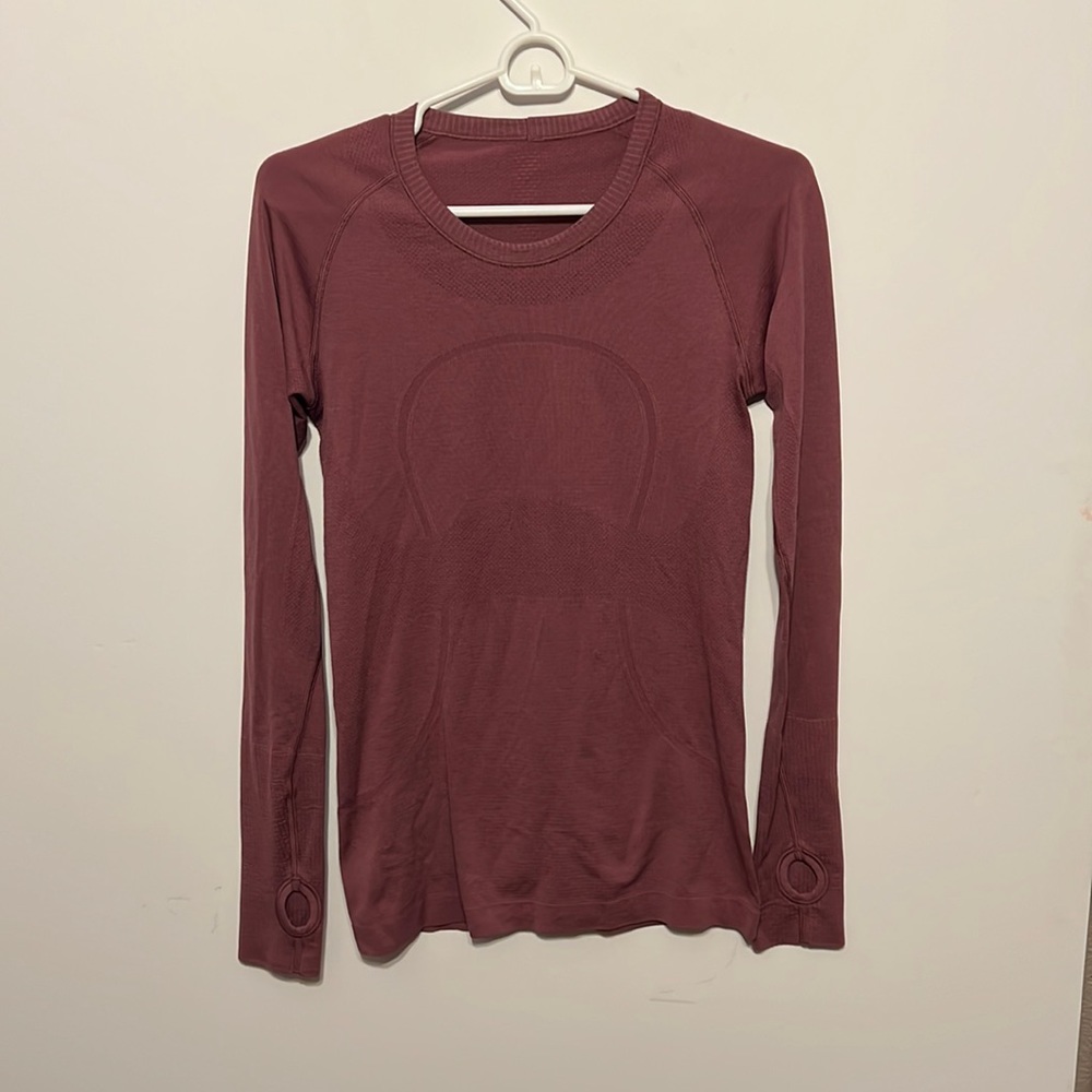 Lululemon Swift Stride Tight fit Workout Shirt…Size 8